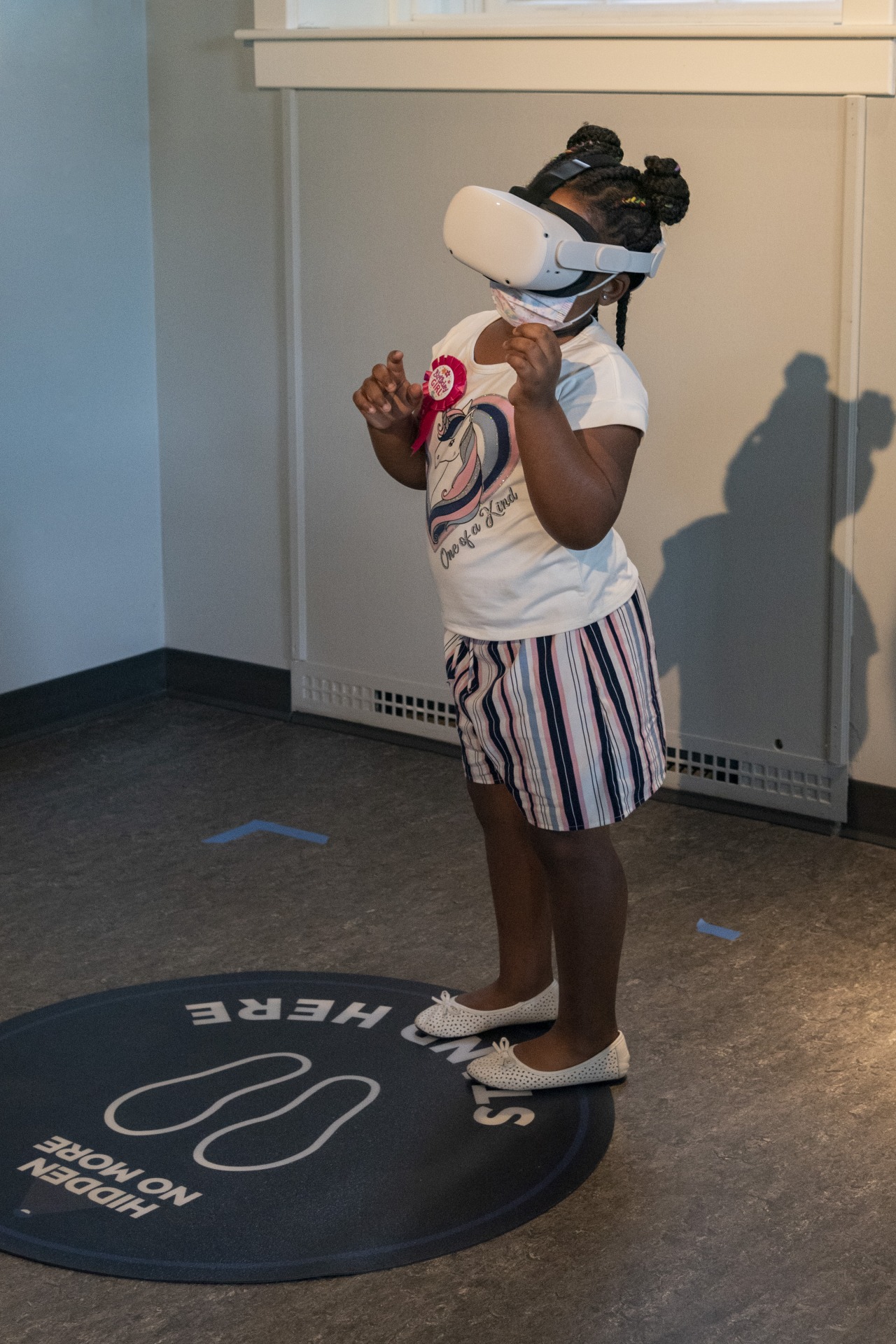 young museum goer uses vr headset